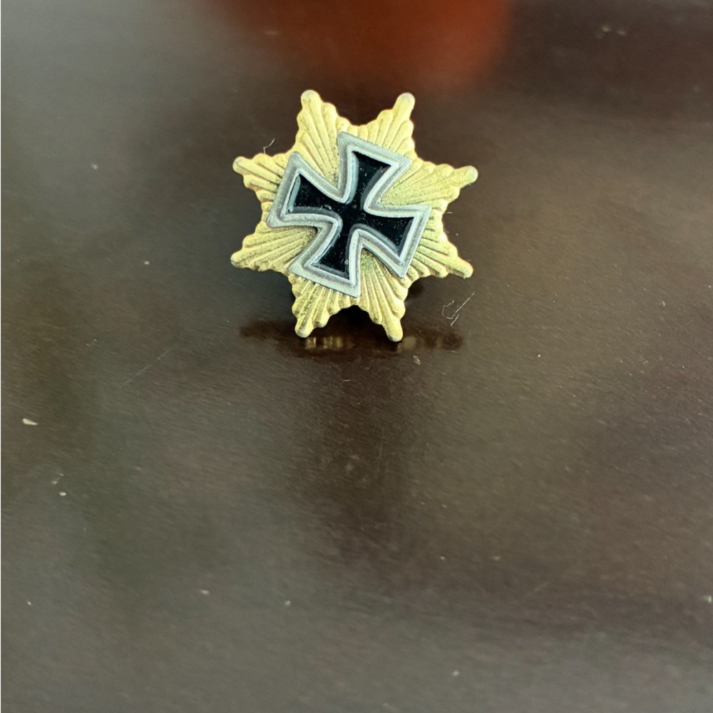 Beautiful German Pin WW1 WW2 Germany